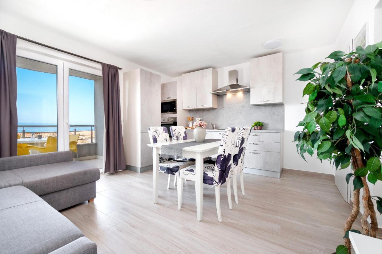 Apartments And Rooms Vuleta, Close To The Beach Макарска Екстериор снимка