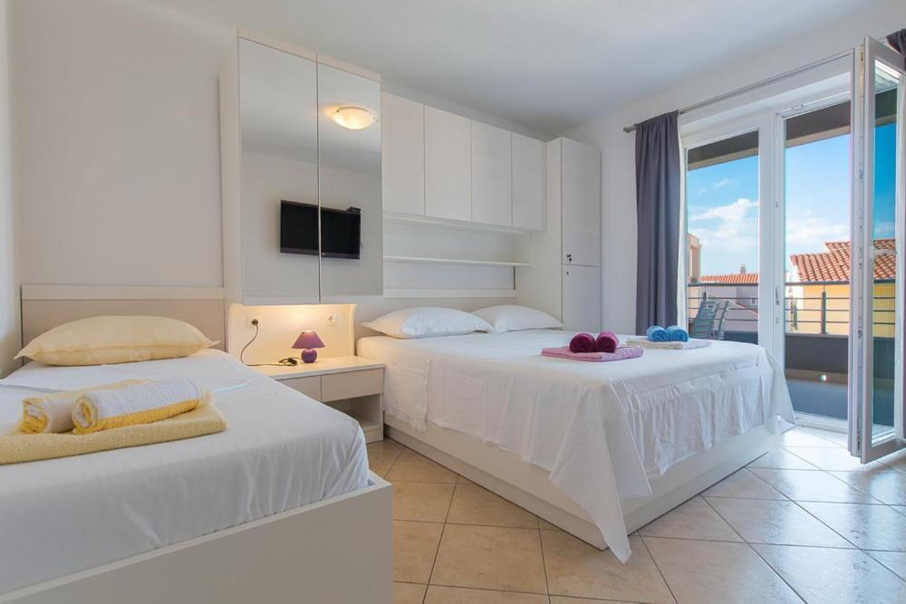 Apartments And Rooms Vuleta, Close To The Beach Макарска Стая снимка