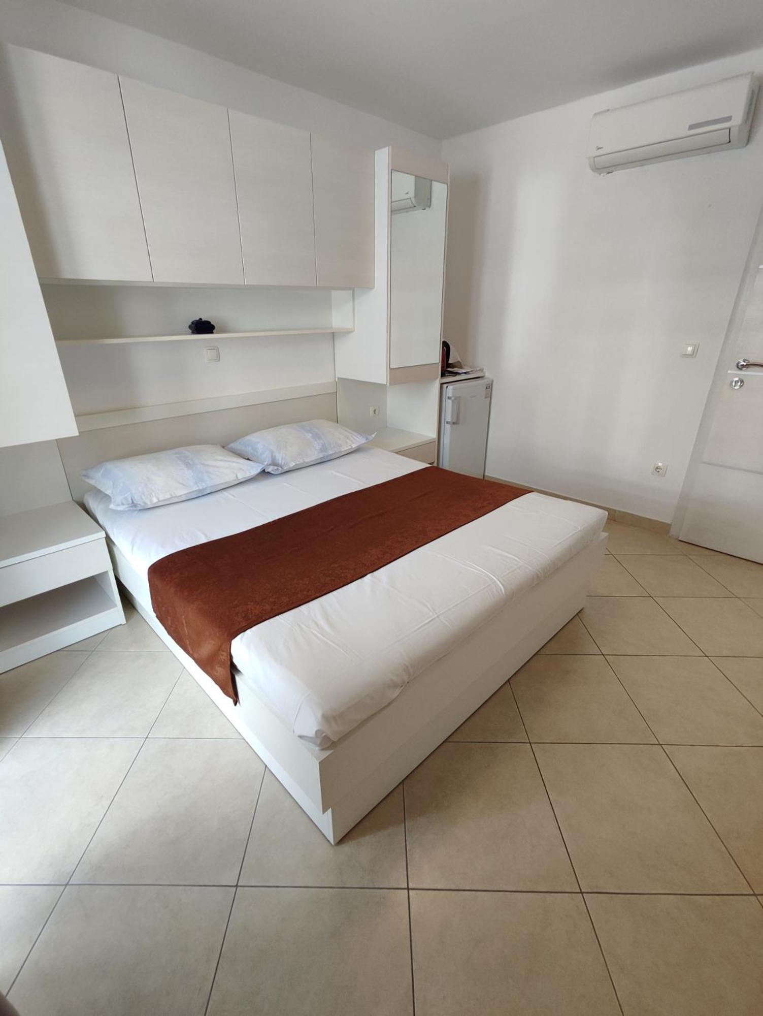 Apartments And Rooms Vuleta, Close To The Beach Макарска Стая снимка