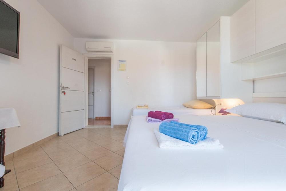 Apartments And Rooms Vuleta, Close To The Beach Макарска Стая снимка